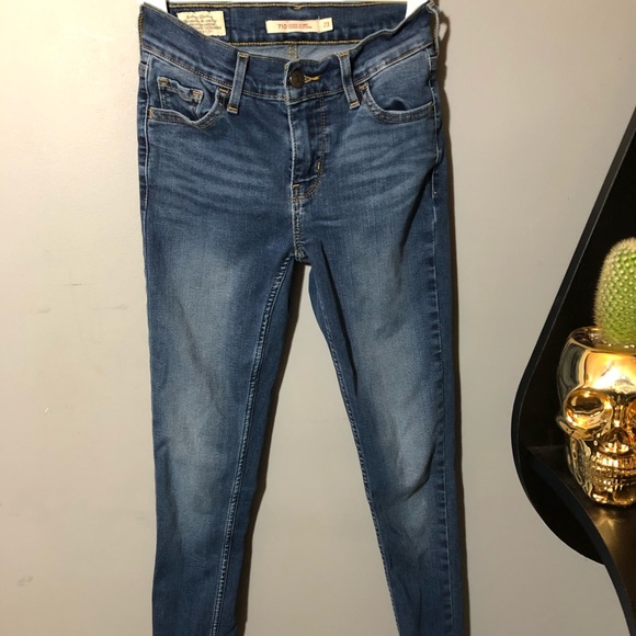 Used Levi’s - Picture 2 of 2